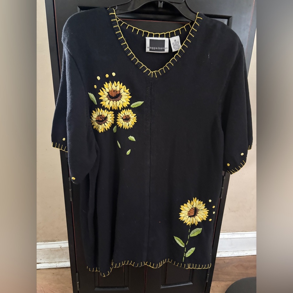 Maggie Barnes vintage pullover knit sweater. Embroidered. Floral. Plus 1X